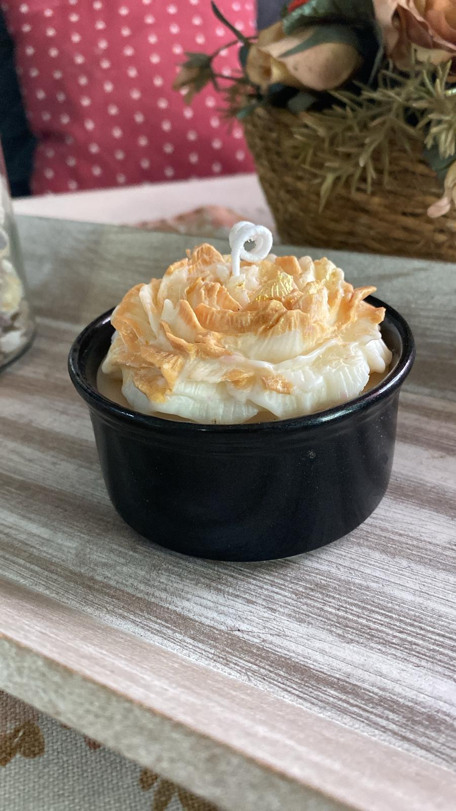 PETALI D’ORO – Candela artigianale con contenitore